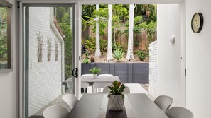 Dining - 2/1 Ferris Street Sunshine Beach (Sunshine Beach)