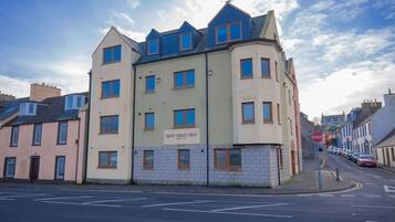 ุงูู
ูุดุฃุฉ ู
ู ุงูุฎุงุฑุฌ