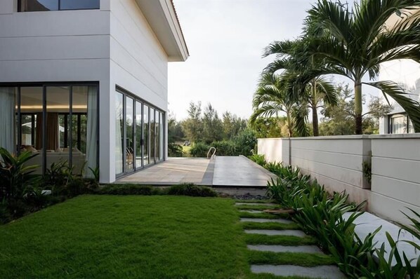 Terrace/patio - S - Ocean Luxury Villas Danang (Da Nang)