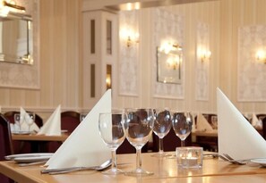 Dining - TLH Carlton Hotel (Torquay)