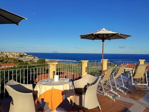 Tempat makan outdoor