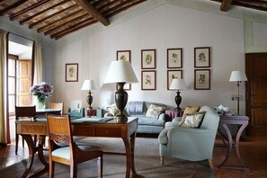 Interior - Castello Banfi - Il Borgo (Montalcino)