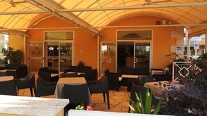 Outdoor dining - Hotel San Giorgio (Vasto)
