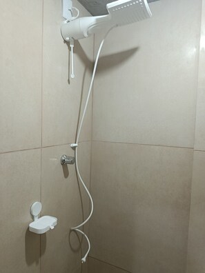 Toallas, jabón, papel de baño 