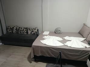 Internet, bed sheets - Studio apartment with bedroom, kitchen, and bathroom, comfortable and cozy, independent. (Contagem)