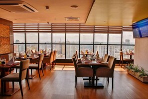 Dining - Golden Tulip Dar City Center (Dar es Salaam)