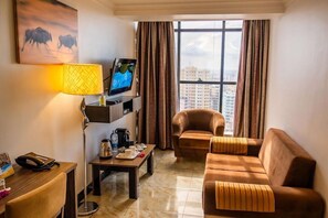 Living area - Golden Tulip Dar City Center (Dar es Salaam)
