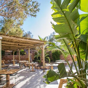 Outdoor dining - SA Cala Suites (Formentera)