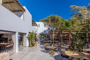 Outdoor dining - Sa Cala Suites (Formentera)