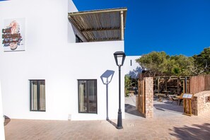 Outdoor dining - Sa Cala Suites (Formentera)