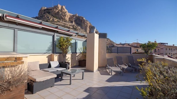 A rooftop terrace with outdoor seating, a view of rocky terrain, and a clear sky. - Apartamentos El Carmen by Be Alicante (Alicante)