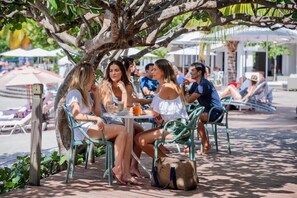 Outdoor dining - Bodyholiday Saint Lucia (Gros Islet)