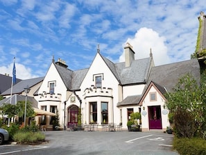 A traditional building with a symmetrical facade, multiple chimneys, and a central entrance. - Oranmore Lodge Hotel Galway (Oranmore)