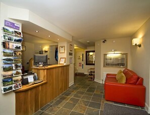 Lobby - The Holly Tree Hotel (Appin)