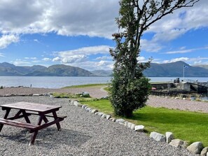 Outdoor dining - The Holly Tree Hotel (Appin)