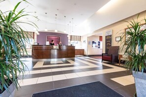 Lobby - Thatchers, BW Signature Collection by Best Western (Leatherhead)