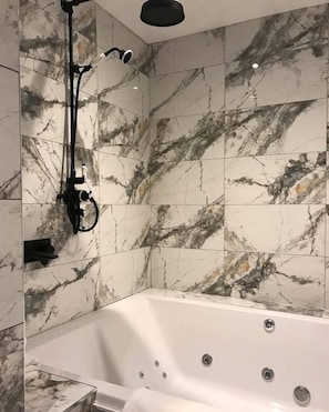 Bathroom - Brook Hall Hotel (Ellesmere Port)