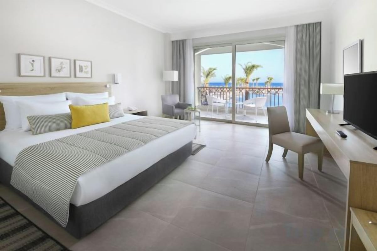 Superior, Queen Or Twin Bed, Pool & Sea View