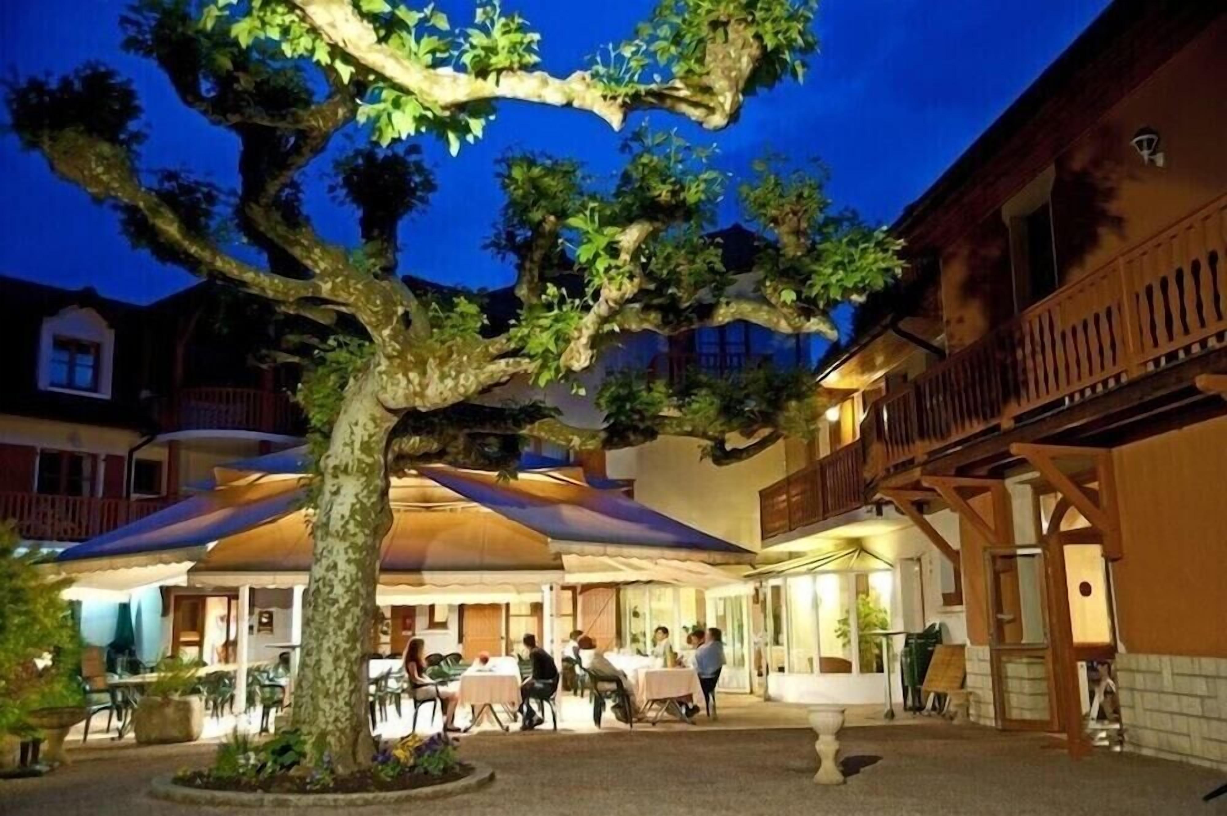 Tempat makan outdoor