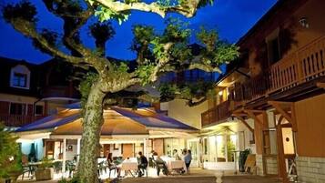 Tempat makan outdoor