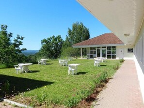 Khu ẩm thực ngoài trời