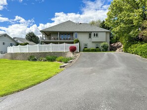 Exterior - Fun Arcade, Hot Tub, Outdoor Games & Firepit only 10 min to downtown Walla Walla (College Place)