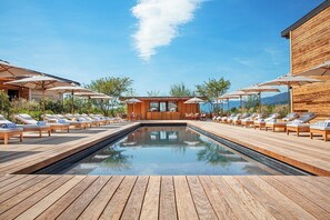 Hồ bơi ngoài trời 