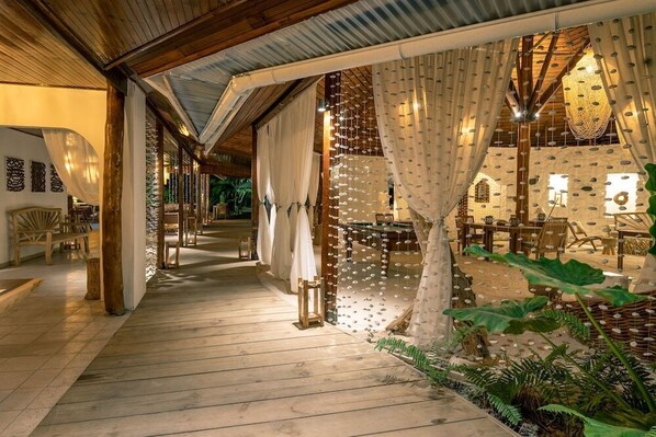 Outdoor dining - Bliss Praslin Seychelles (Praslin Island)