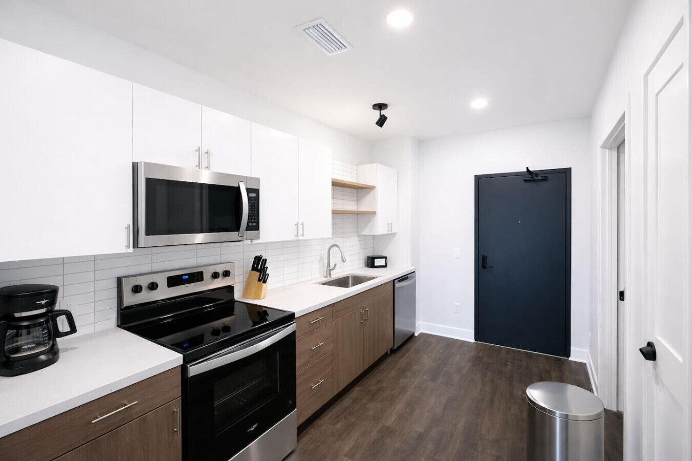 Réfrigérateur, four, plaque de cuisson, lave-vaisselle