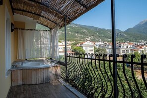 Bồn tắm spa ngoài trời