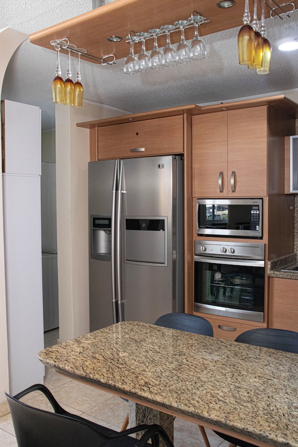 Private kitchen - Fully equipped apartment 5 minutes walk from Plaza Mayor and close to Lido Beach. (Lechería (Diego Bautista Urbaneja Municipality))