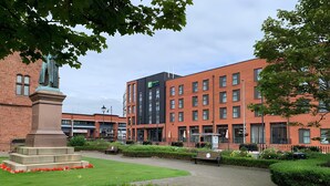 A courtyard with a statue, benches, and well-maintained greenery. - Holiday Inn Express Barrow In Furness (Barrow-in-Furness)