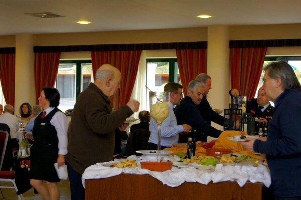 A buffet setup with various dishes and a serving staff. - Monte Rio (Sao Pedro do Sul)