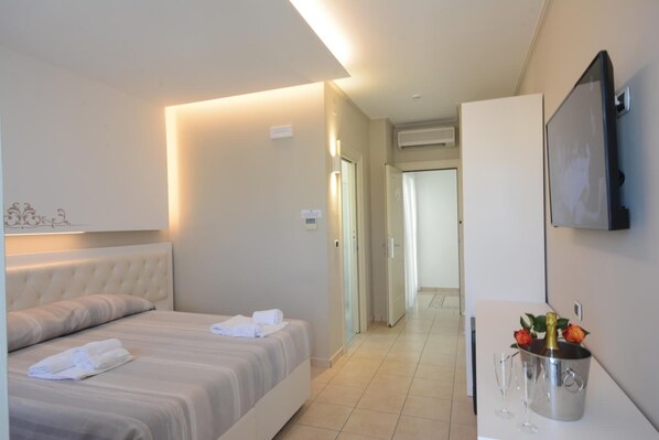 Room - Alba Palace Residence Hotel (Alba Adriatica)