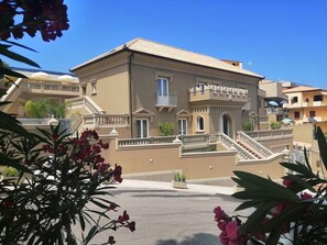 Exterior - Sui Generis B&B (Tropea)