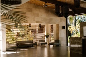 Interior - Azura Beach Resort - Adults Only (Sámara)