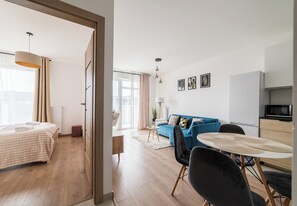 Een televisie en boeken