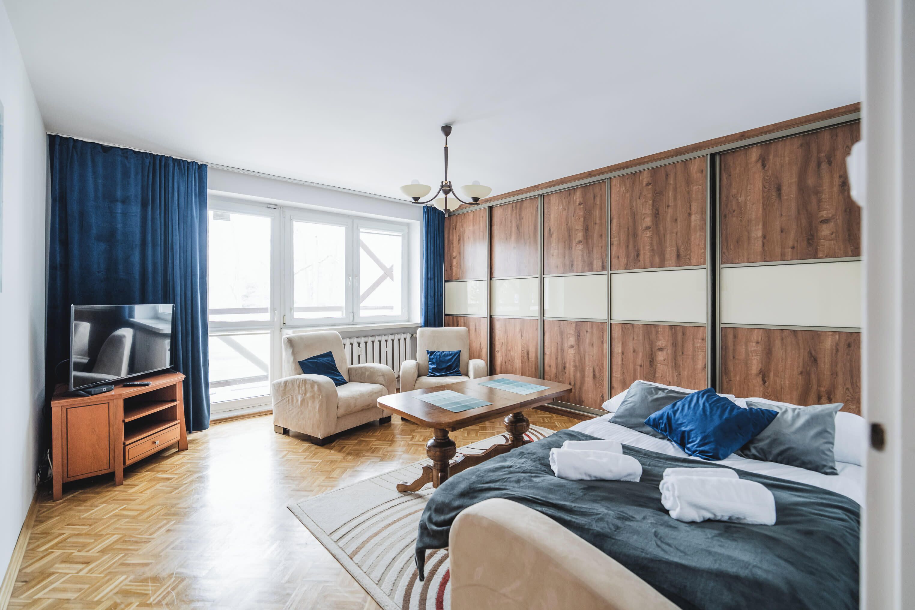 Silitysrauta/-lauta, Wi-Fi, vuodevaatteet