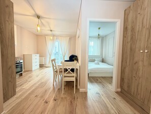 Iron/ironing board, bed sheets - Legnicka Residence Apartment (Wrocław)