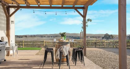 Modern Paso Home With Pavilion Dining & Vineyard Views Bombay Chardonnay by Avantstay