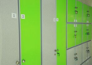 A row of lockers with numbered labels from 1 to 10. - Rest Night Hotel Suites Al Hamra (Riyadh)