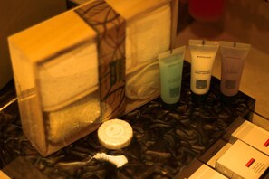 A bathroom with toiletries including body lotion and soap. - Rest Night Hotel Suites Al Hamra (Riyadh)