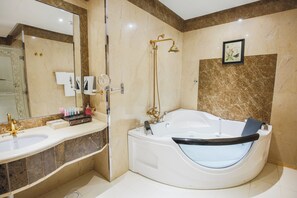 A bathroom with a bathtub, a shower, a sink, and a large mirror. - Rest Night Hotel Suites Al Hamra (Riyadh)