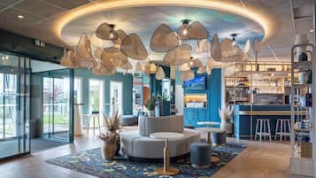 Bar (trong khuôn viên)