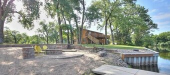 Peaceful Cabin on the Lake