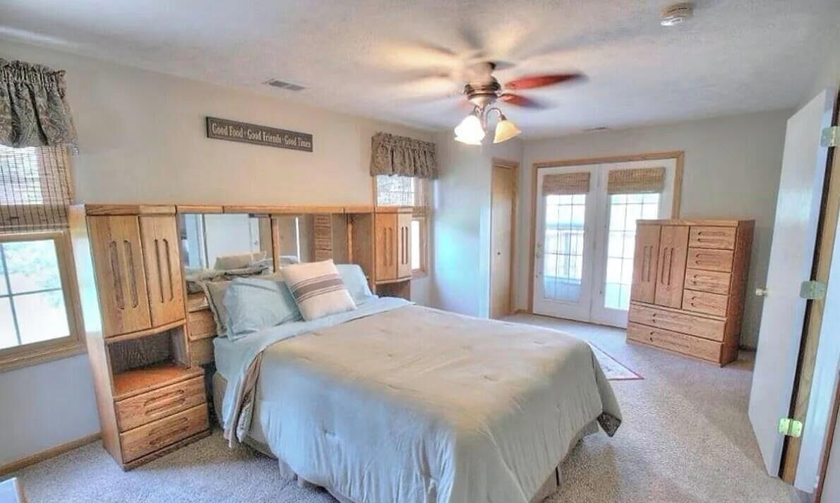 3 bedrooms, free WiFi, bed sheets, wheelchair access