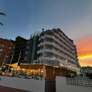 A multi-story hotel with balconies, a rooftop terrace, and a sign reading 'HOTEL'. - HEY Peniscola (Peniscola)