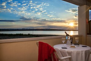 Outdoor dining - Paya II Apartments (Formentera)