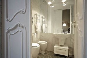 Bathroom - Locanda di Palazzo Cicala (Genoa)