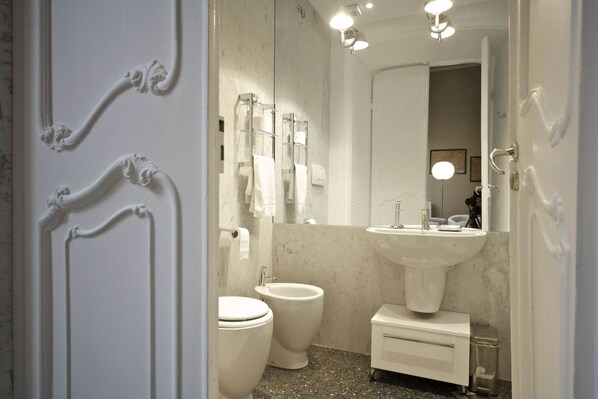 Bathroom - Locanda di Palazzo Cicala (Genoa)